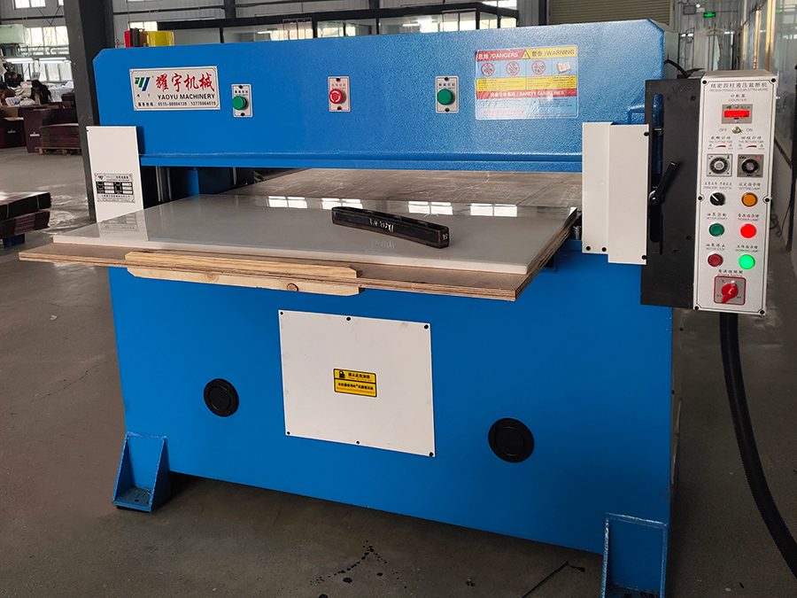 精密四柱液壓裁斷機案例