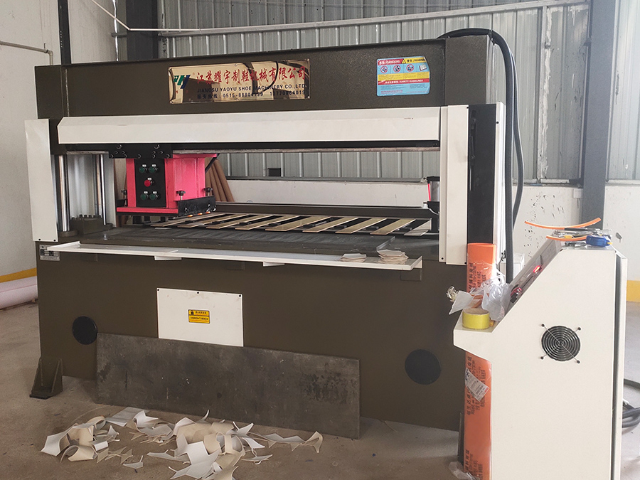 足球籃球龍門(mén)自動(dòng)裁斷機(jī)