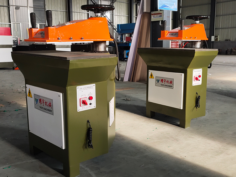 液壓搖臂裁斷機(jī)案例