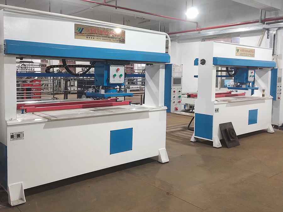 自動(dòng)送料龍門式裁斷機(jī)案例