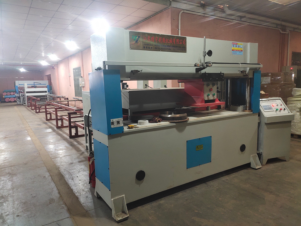 玻璃纖維網(wǎng)格布裁斷機(jī)